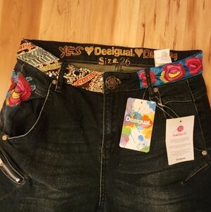NWT Desiquel Jeans size 26. Embroided dark blue denim. Barrel jeans.